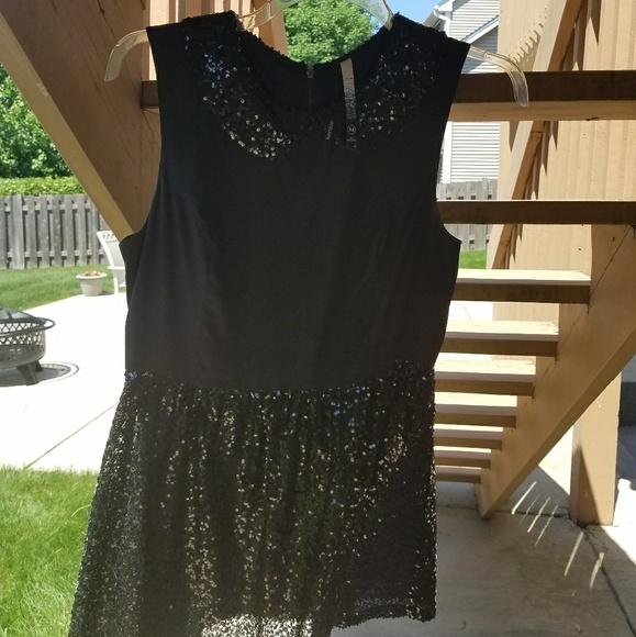 Black sequins mid-length dress - Picture 6 of 8
